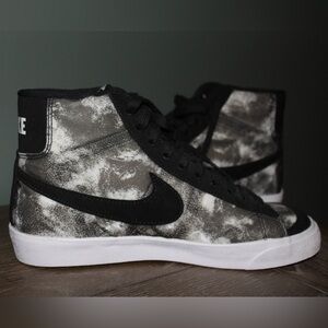 Nike Black and Gray Athletic Shoes